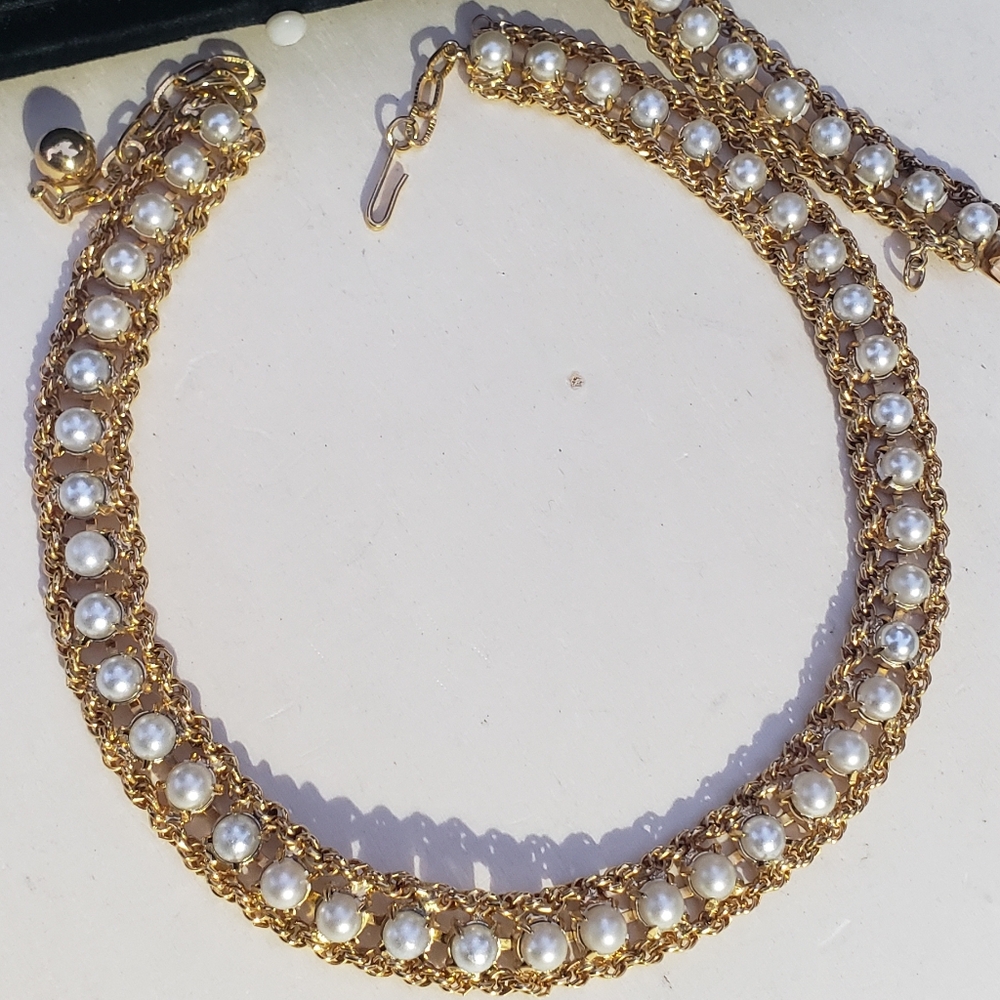 Hobé elegant gold and pearl jewelry set